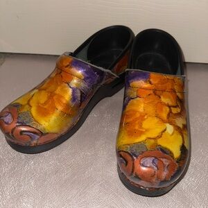 Dansko Floral Yellow Orange Purple Leather Clogs 38 nurse medical